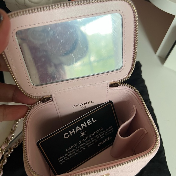 CHANEL
Light Pink Quilted Caviar Leather Mini Vanity Case With Chain Bag - Picture 10 of 11